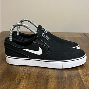 NIKE Stefan Janoski Canvas Slip On Black White Size 6Y Youth Shoes 882988-002